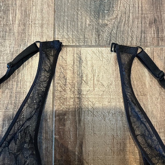 Victoria’s Secret Very Sexy Black Lace Push-Up Bra with Mesh - Picture 4 of 9